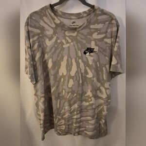Nike Men’s Gray Camouflage Graphic Tee